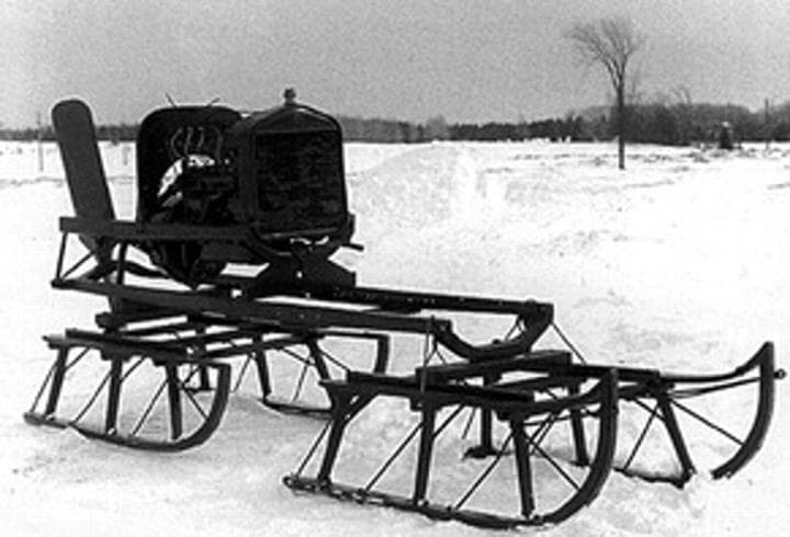 Ice jet Concept : a cool futuristic ice travelling vehicle , snowmobile on ice ?