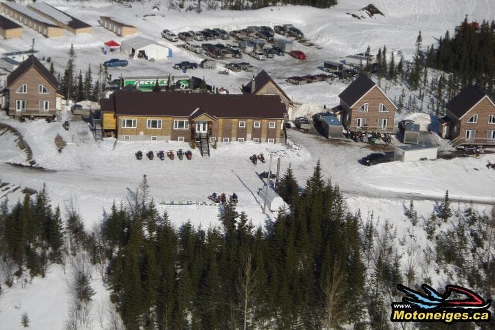 Snowmobiling in Monts-Valin