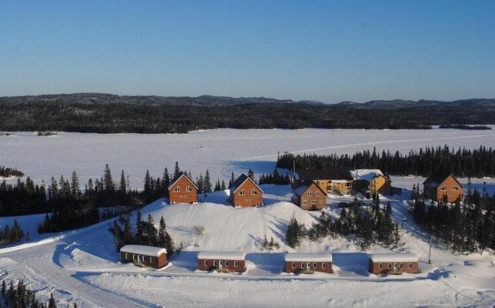 Auberge du km 31 and Village-Vacances Monts-Valin : an oasis in the snow!