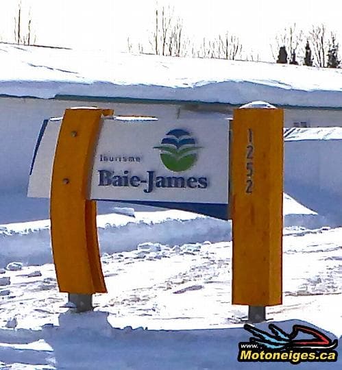 Snowmobiling in Baie-James region on trail circuit