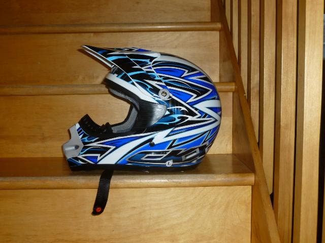 Accessories to be tested this season :CKX Toxic helmet, CKX snow goggles and HMK Hipora gloves from