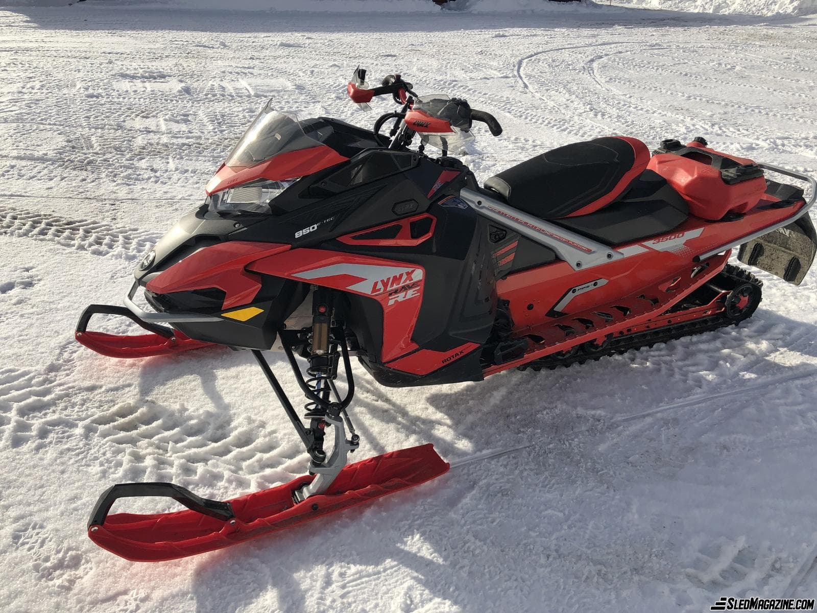 The Lynx RAVE RE 2022, a snowmobile so different from the Renegade X-RS?