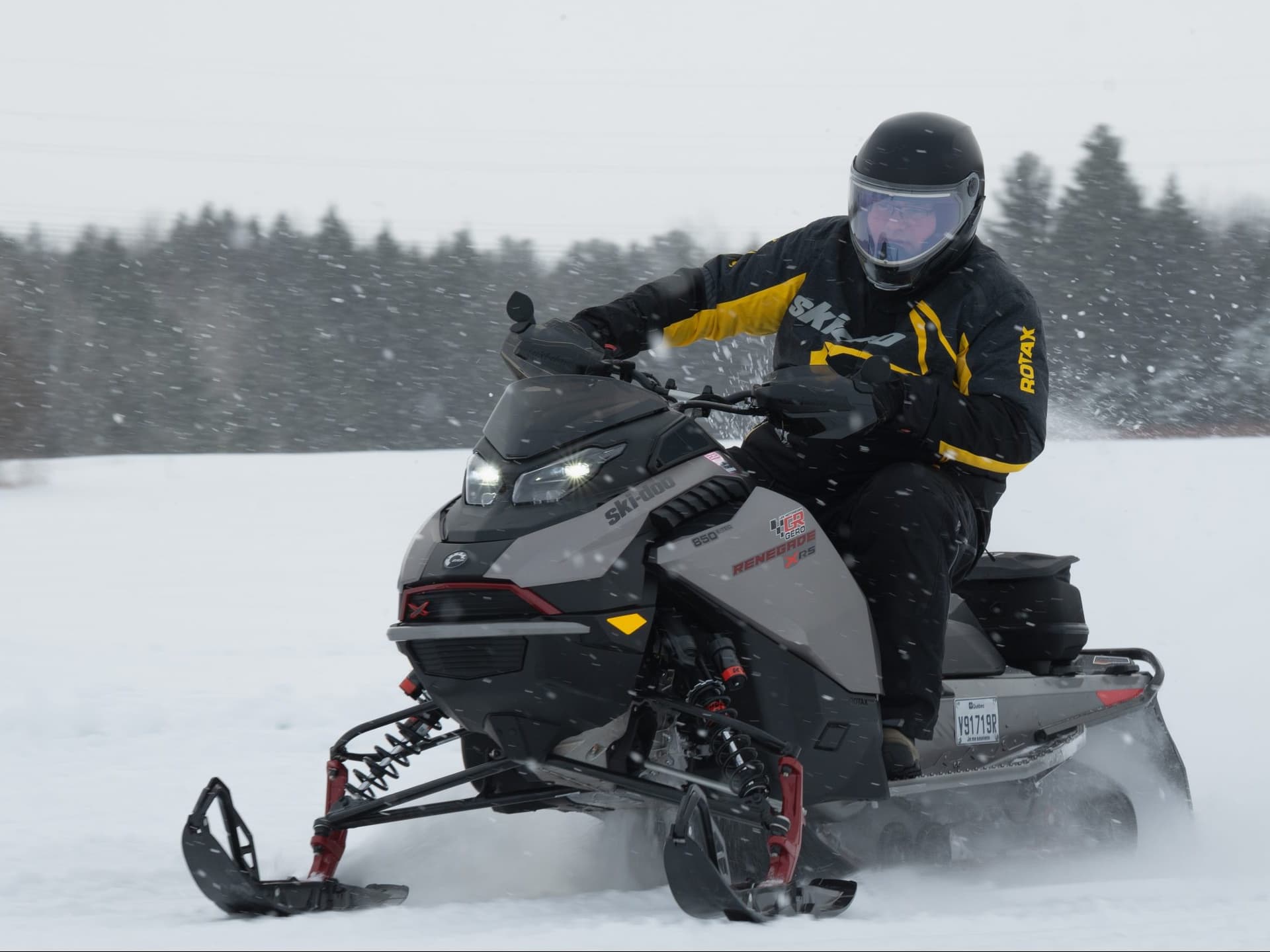 Ski-Doo X-TEAM 2023 Clothing Test