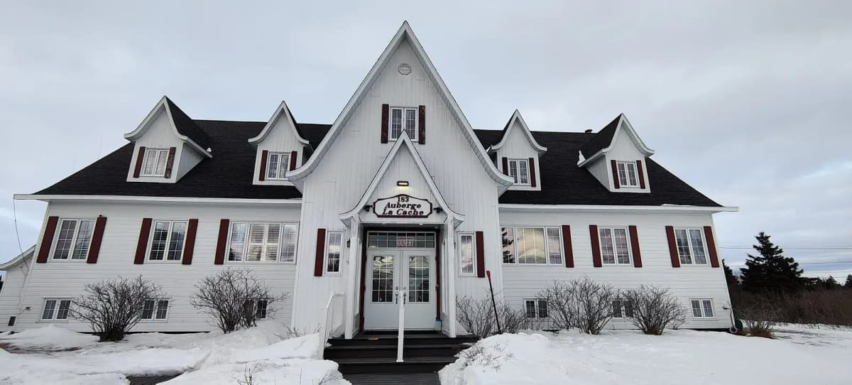 Auberge La Cache in Natashquan on the Basse-Côte-Nord