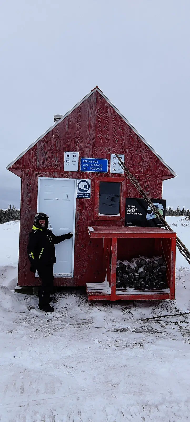 snowmobile shelter on the route blanche in the Basse-Côte-Nord.