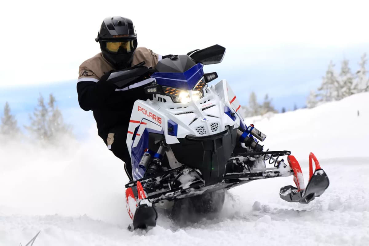 SledMazine.com: Go Snowmobiling - Polaris