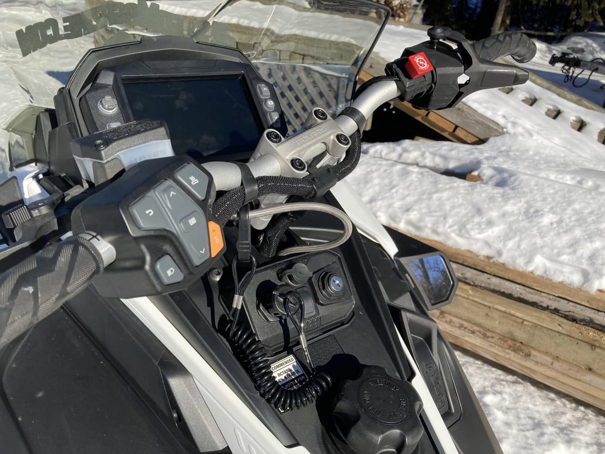 prostar s4 indy adventure's handles and dashboard