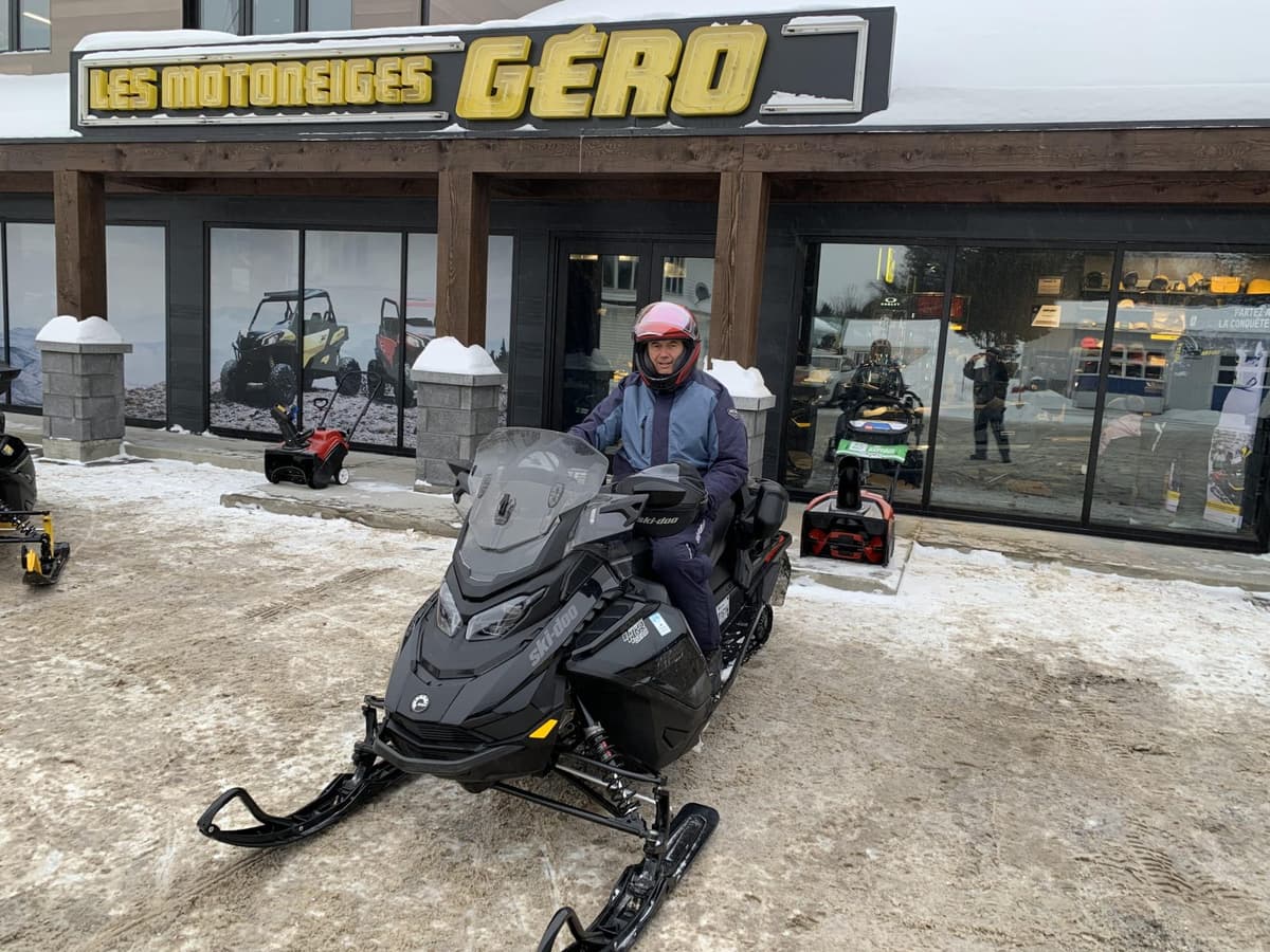 2024 grand touring le in front of les motoneiges géro