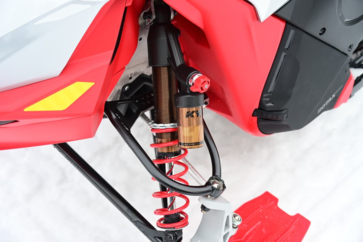 Close-up of the LSF-DF front suspension on the Lynx 2027 Shredder RE / © Joe Erickson