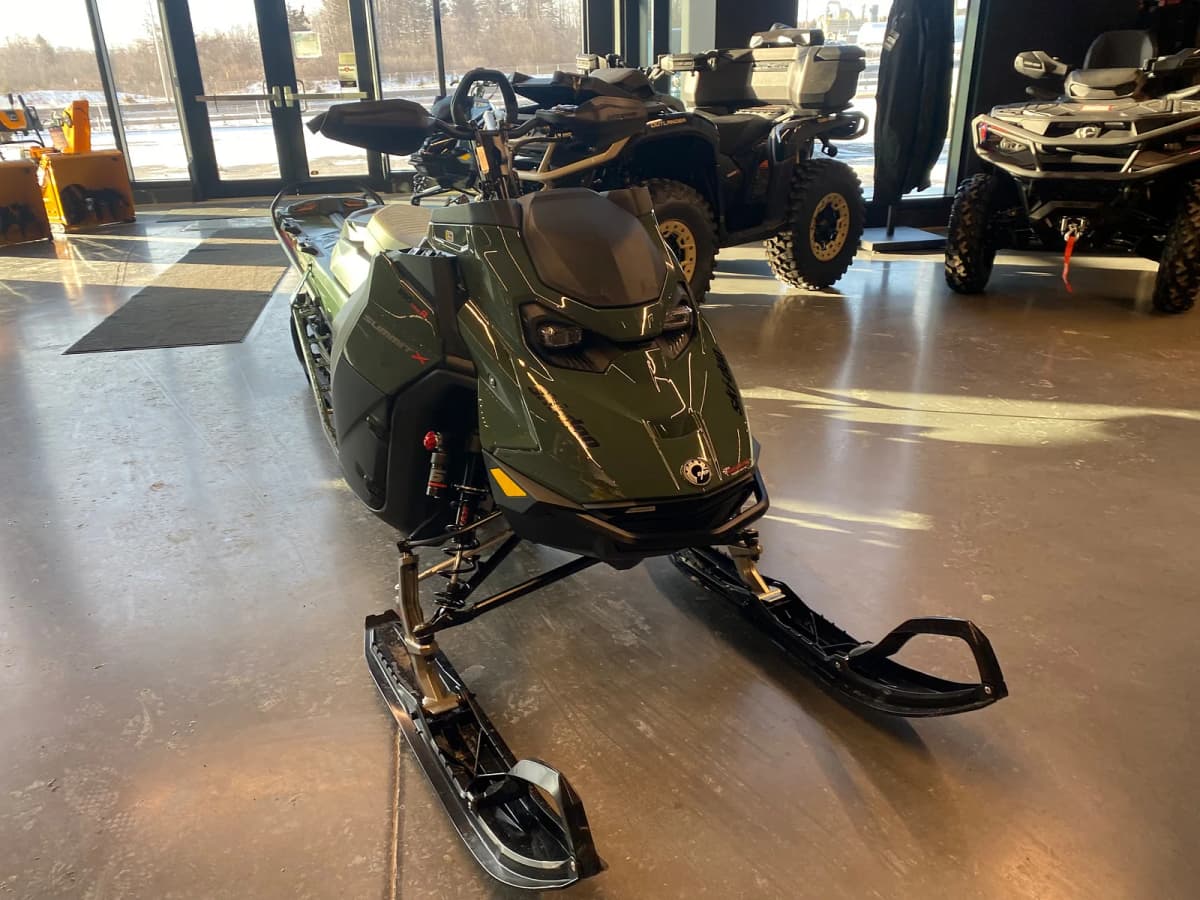 Ski-Doo Summit X 2026 with Expert package