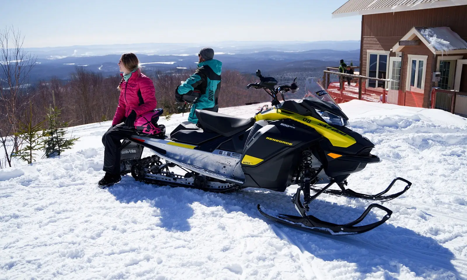 Snowmobile in the Laurentians: The Best Destination for an Unforgettable Adventure